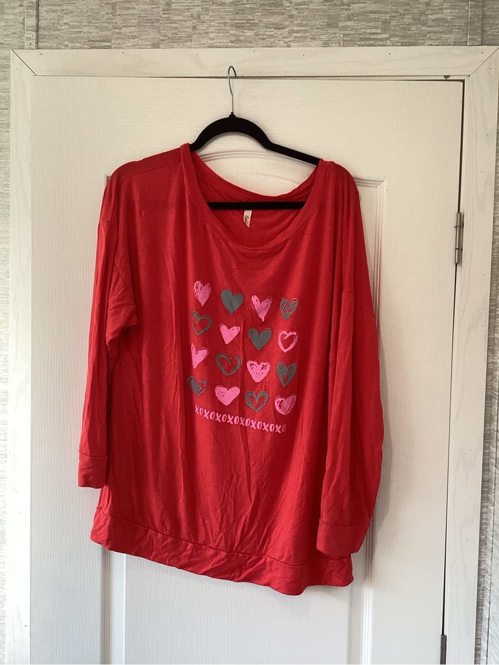 Celeste Red Long Sleeve Tee with Pink and Gray Heart Print 1XL EUC